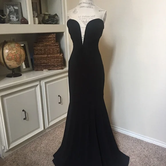 Strapless Black Dress - Picture 16 of 16